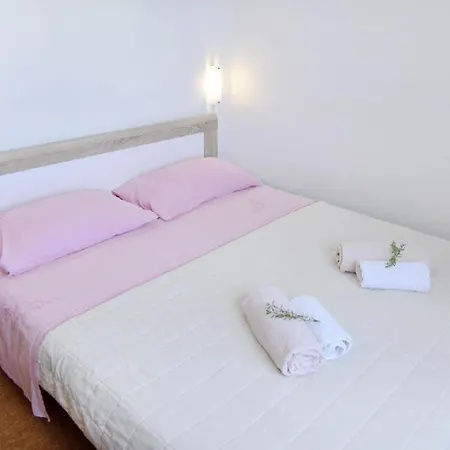 Einfache 2-zimmer-wohnung In Meeresnaehe *