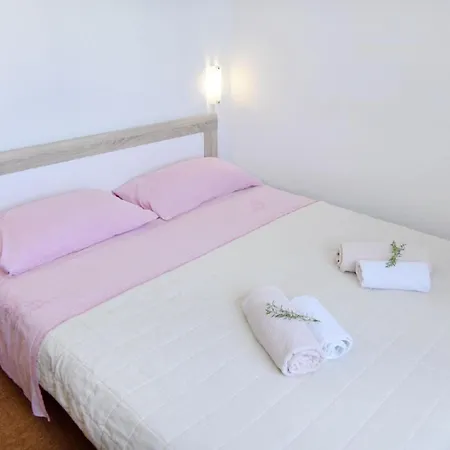 Apartment Einfache 2-zimmer-wohnung In Meeresnaehe Umag