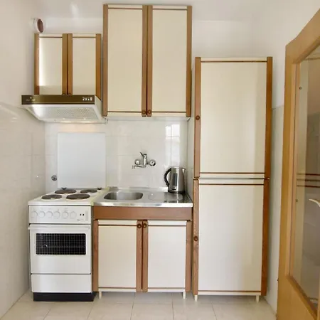 Einfache 2-zimmer-wohnung In Meeresnaehe