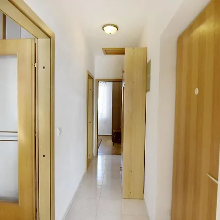 Einfache 2-zimmer-wohnung In Meeresnaehe *