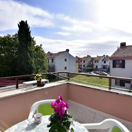 Apartment Einfache 2-zimmer-wohnung In Meeresnaehe Umag