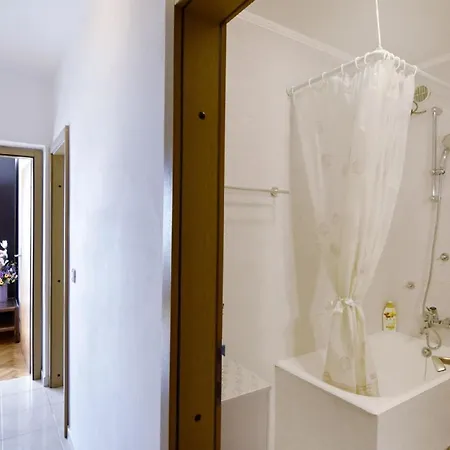 Apartment Einfache 2-zimmer-wohnung In Meeresnaehe Umag