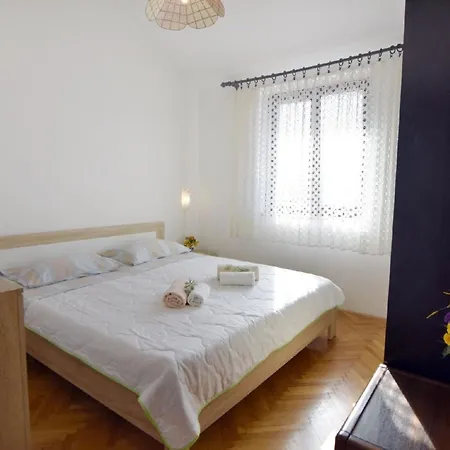 Einfache 2-zimmer-wohnung In Meeresnaehe Umag
