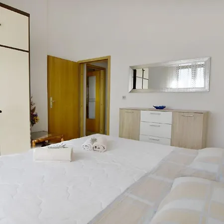 Einfache 2-zimmer-wohnung In Meeresnaehe Apartment Umag