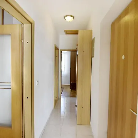 Einfache 2-zimmer-wohnung In Meeresnaehe *