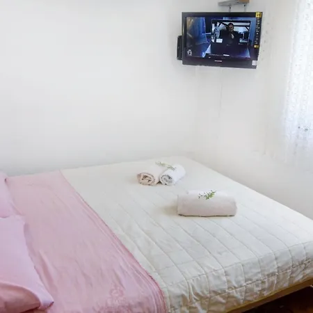 Einfache 2-zimmer-wohnung In Meeresnaehe אומאג